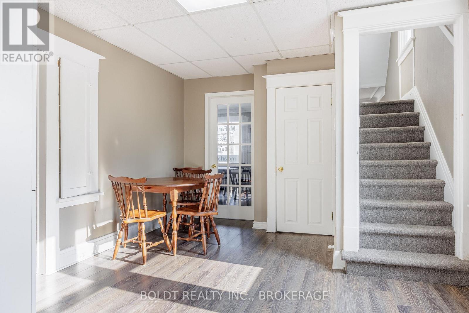 2d - 215 Ontario Street, St. Catharines, Ontario  L2R 5L2 - Photo 8 - X12616832