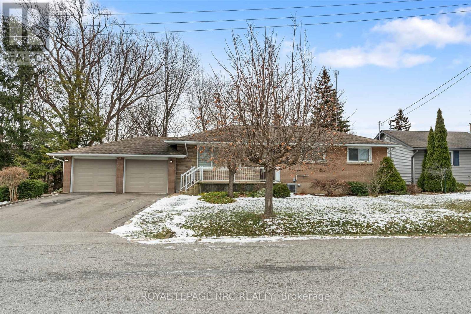 26 Southdale Drive, St. Catharines, Ontario  L2M 3N5 - Photo 1 - X12616838