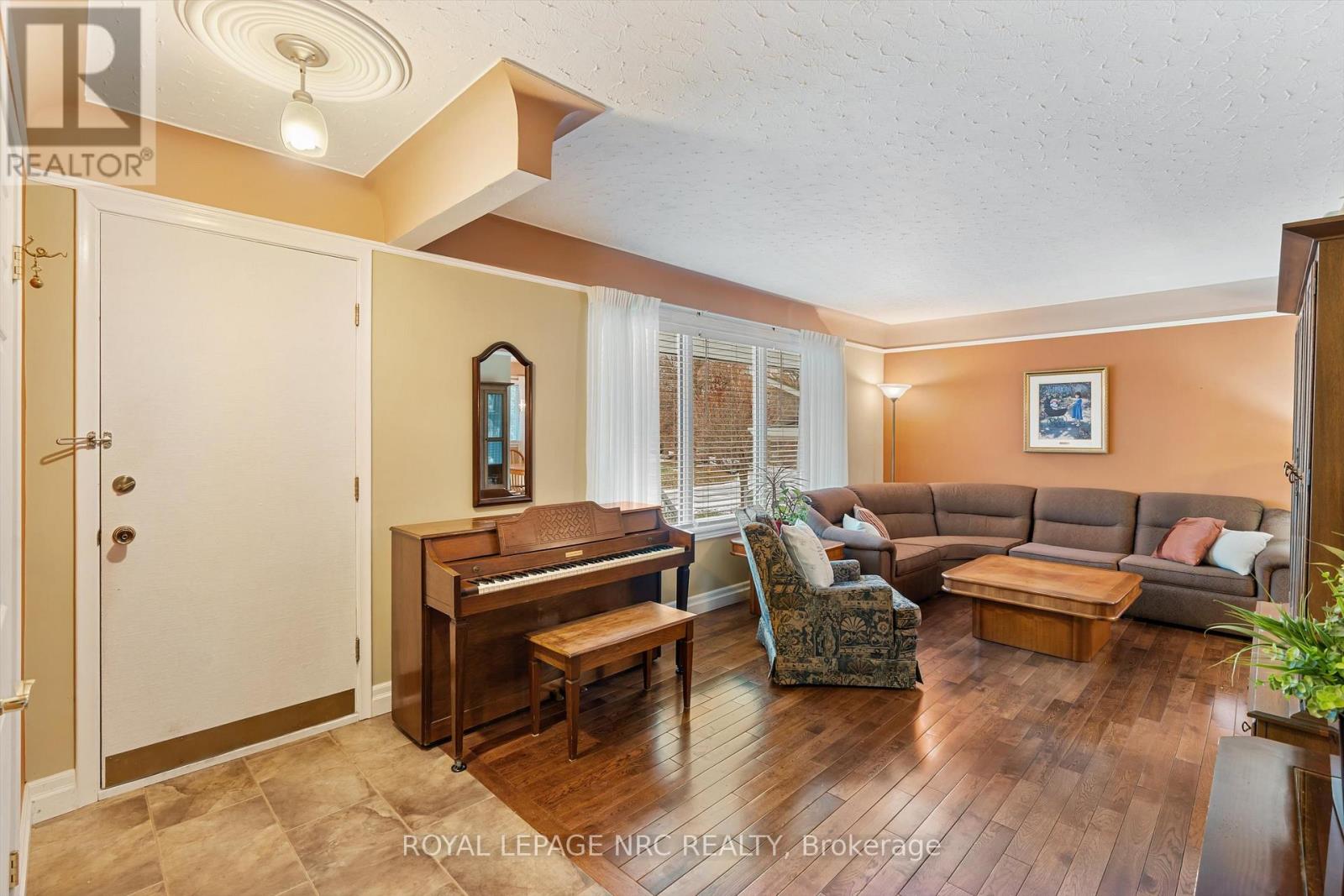 26 Southdale Drive, St. Catharines, Ontario  L2M 3N5 - Photo 7 - X12616838