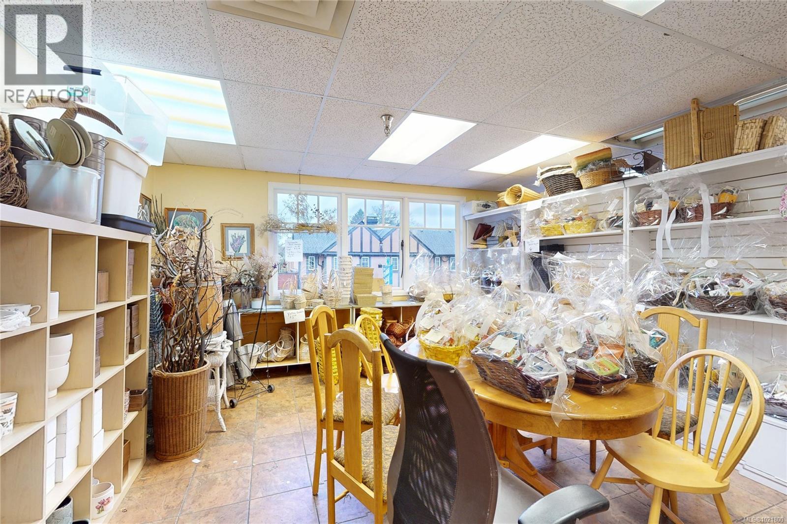 102 2187 Oak Bay Ave, Oak Bay, British Columbia  V8R 1G1 - Photo 37 - 1021800