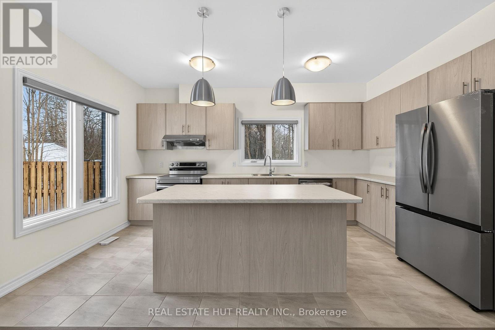 3241 Parker Avenue, Fort Erie, Ontario L0S 1N0 - Photo 5 - X12608368