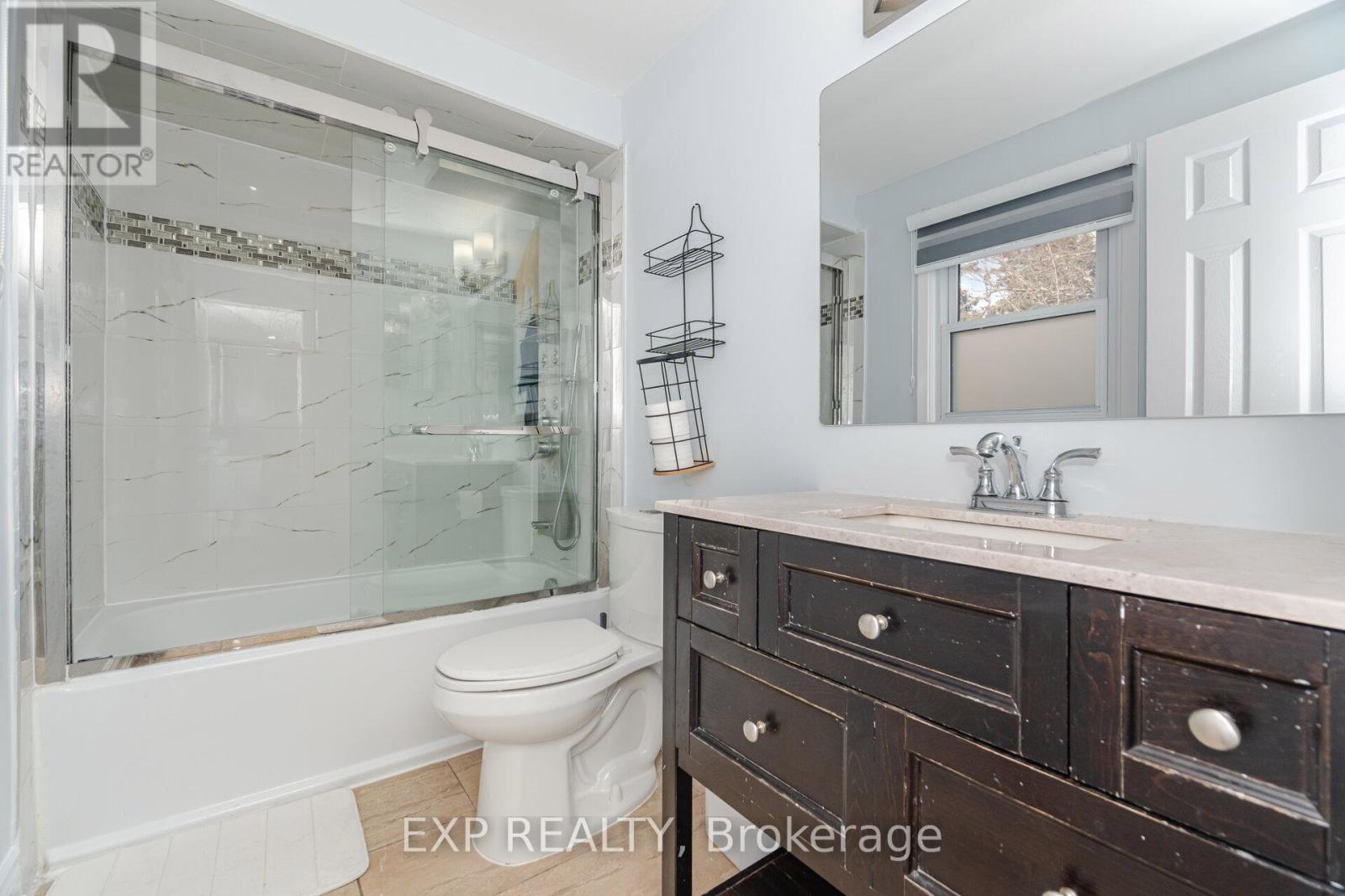 40 Monterey Avenue, Brampton, Ontario  L6Z 1B5 - Photo 30 - W12605918