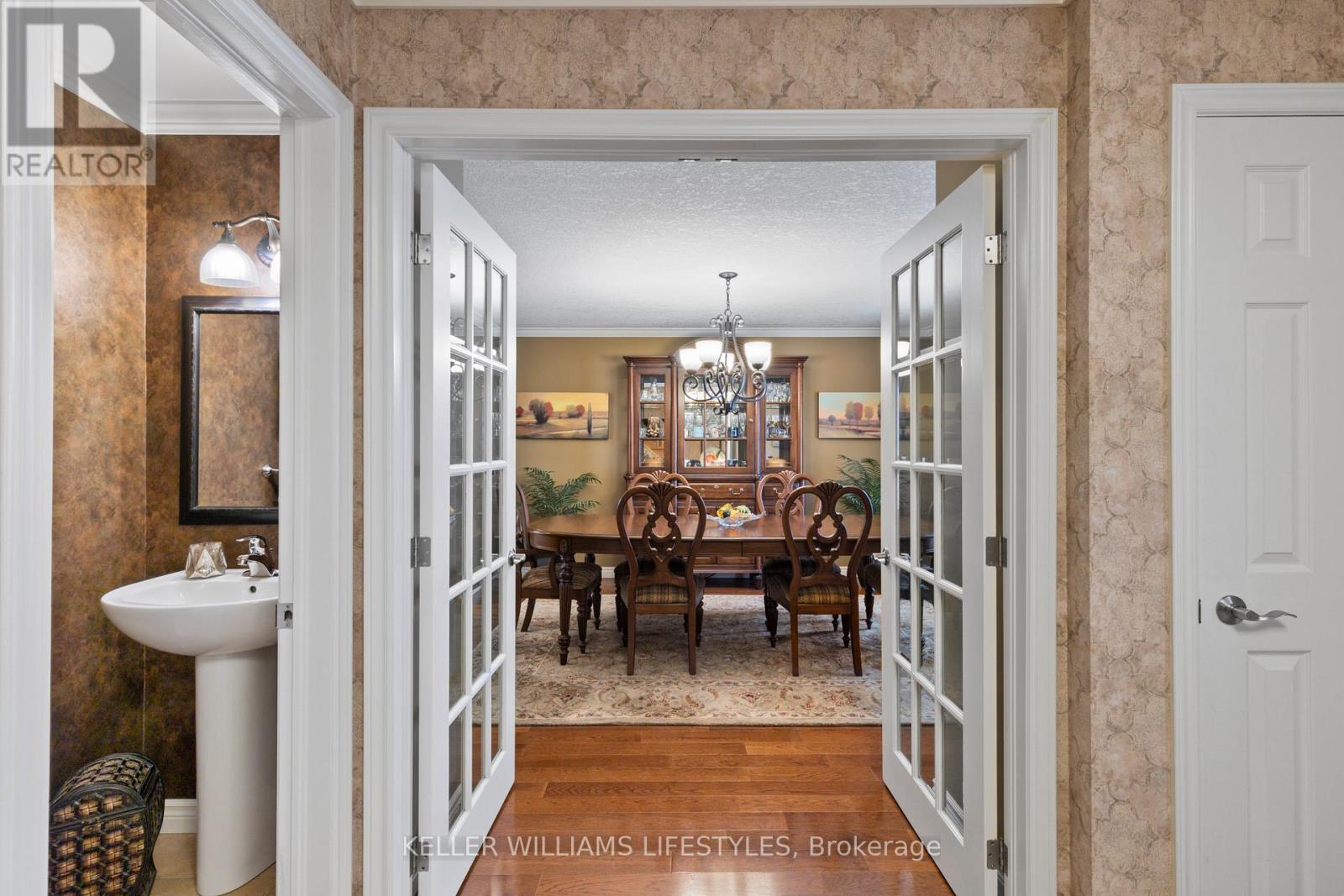 114 Monte Vista Crescent, London South, Ontario  N6J 4P3 - Photo 5 - X12563904