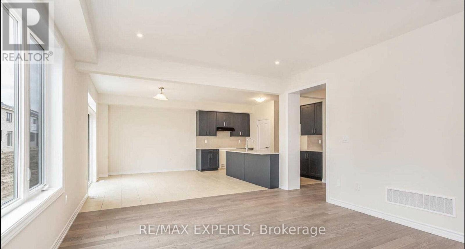 72 Malcolm Crescent, Haldimand, Ontario  N3W 0E9 - Photo 3 - X12613566