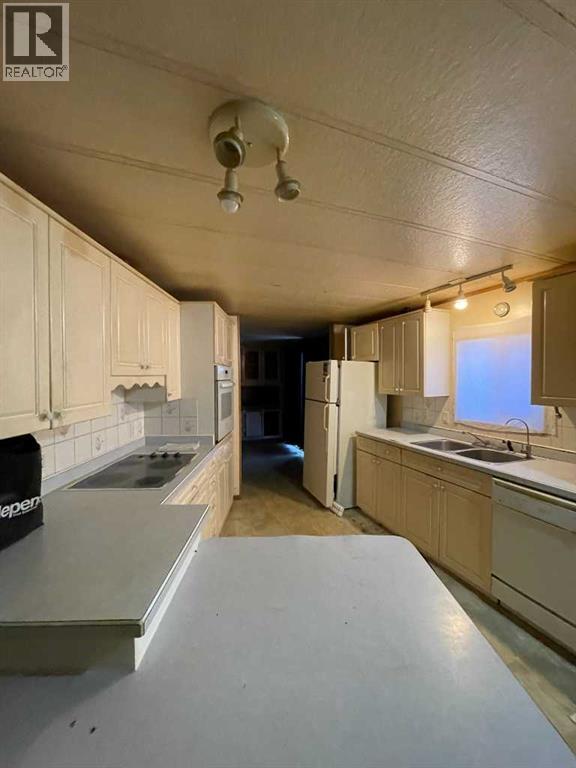 9902 106a Street, High Level, Alberta  T0H 1Z0 - Photo 3 - A2248489