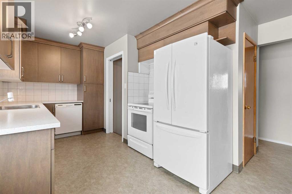 283 12 Street Ne, Medicine Hat, Alberta  T1A 5T8 - Photo 5 - A2272672