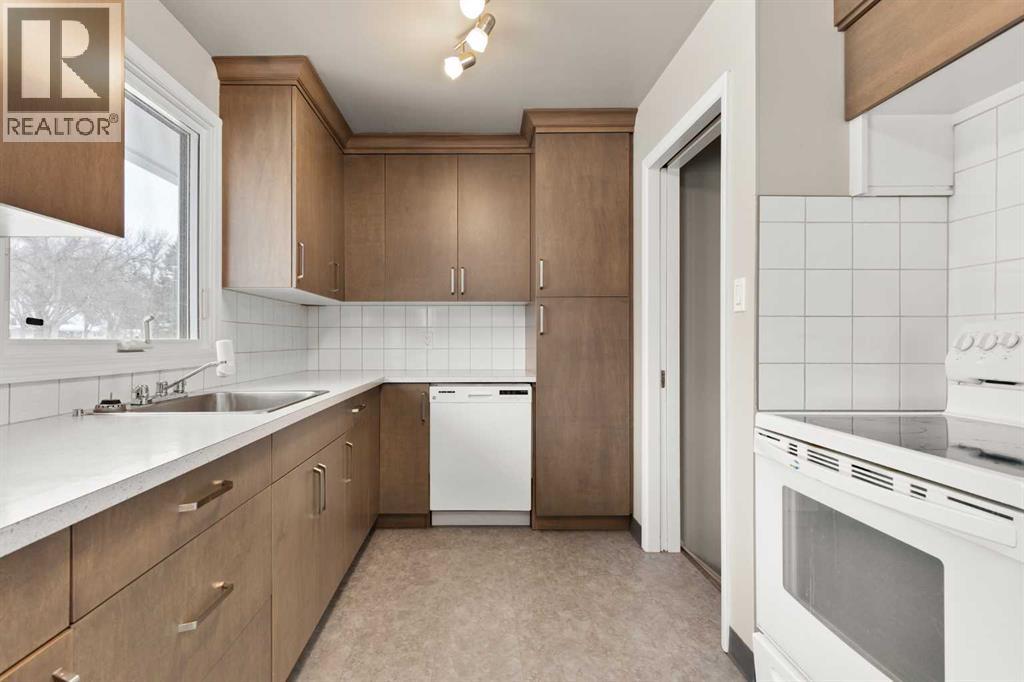 283 12 Street Ne, Medicine Hat, Alberta  T1A 5T8 - Photo 6 - A2272672