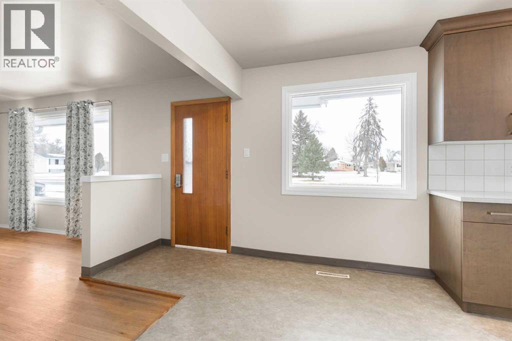 283 12 Street Ne, Medicine Hat, Alberta  T1A 5T8 - Photo 10 - A2272672