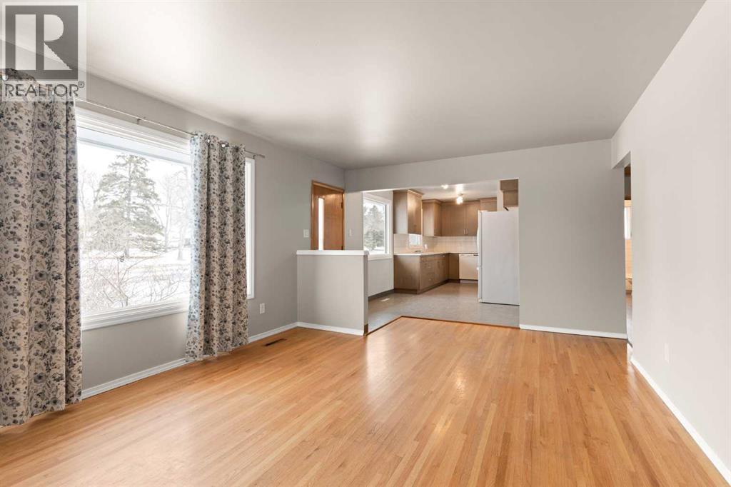 283 12 Street Ne, Medicine Hat, Alberta  T1A 5T8 - Photo 12 - A2272672