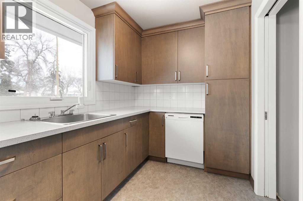 283 12 Street Ne, Medicine Hat, Alberta  T1A 5T8 - Photo 7 - A2272672