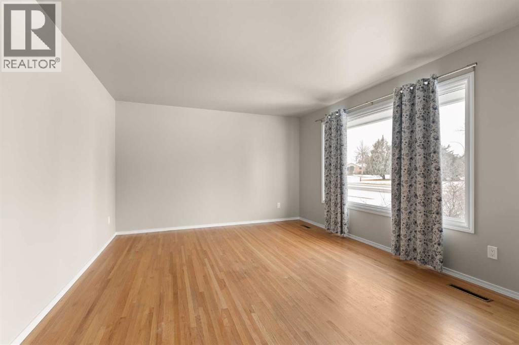 283 12 Street Ne, Medicine Hat, Alberta  T1A 5T8 - Photo 11 - A2272672