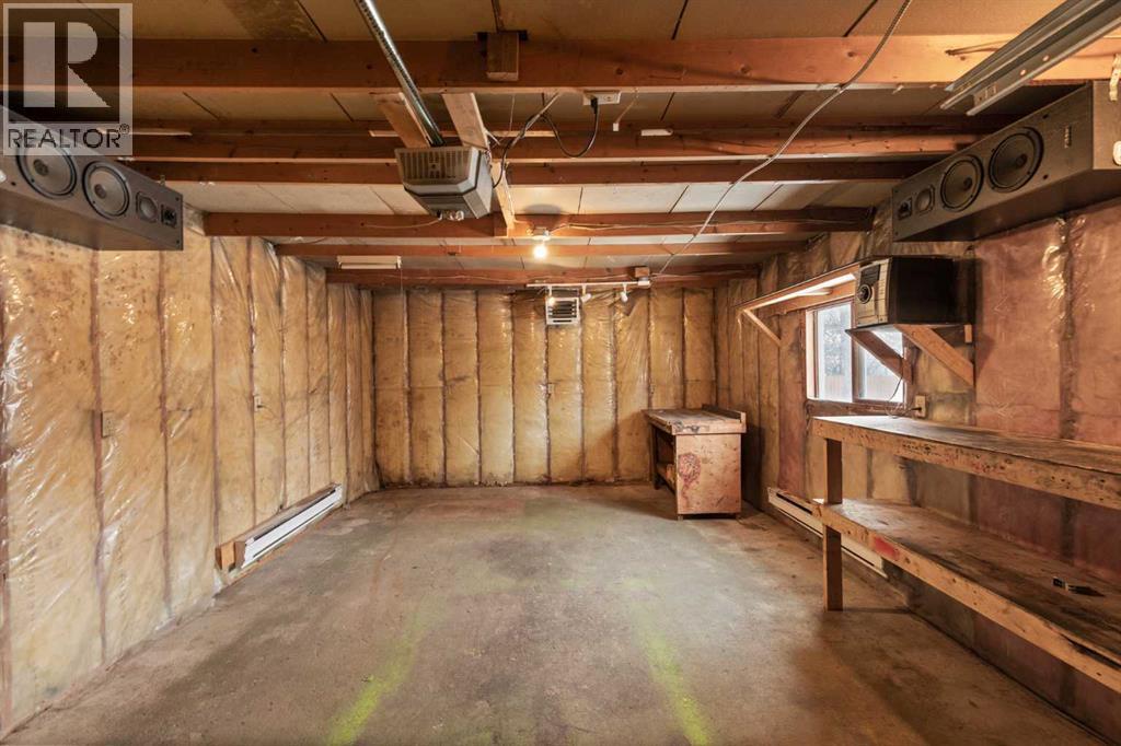 283 12 Street Ne, Medicine Hat, Alberta  T1A 5T8 - Photo 32 - A2272672