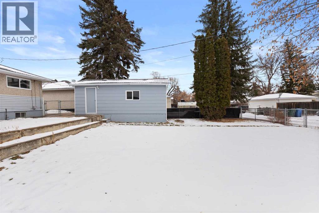 283 12 Street Ne, Medicine Hat, Alberta  T1A 5T8 - Photo 31 - A2272672