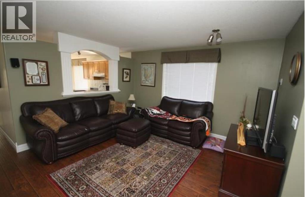 437 Washington Way Se, Medicine Hat, Alberta T1A 8T9 - Photo 2 - A2274642