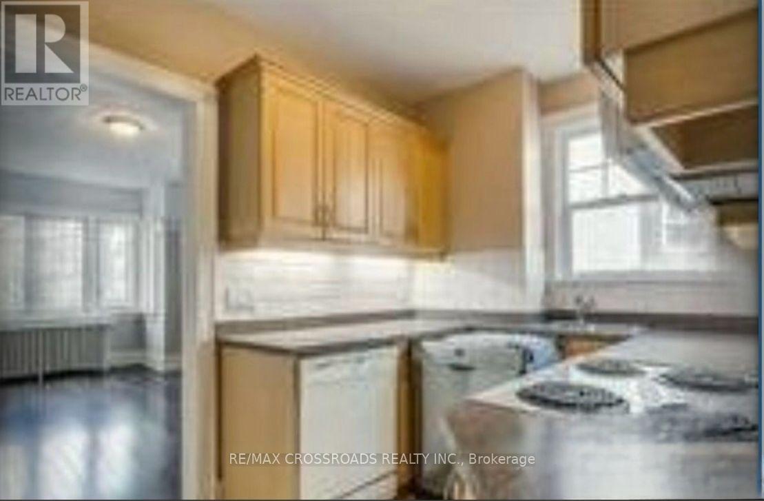 Main - 69 Lawrence Avenue E, Toronto, Ontario  M4N 1S5 - Photo 3 - C12616730