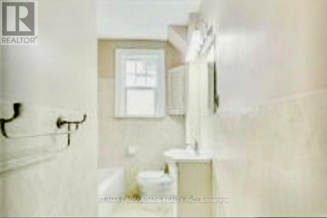 Main - 69 Lawrence Avenue E, Toronto, Ontario  M4N 1S5 - Photo 9 - C12616730