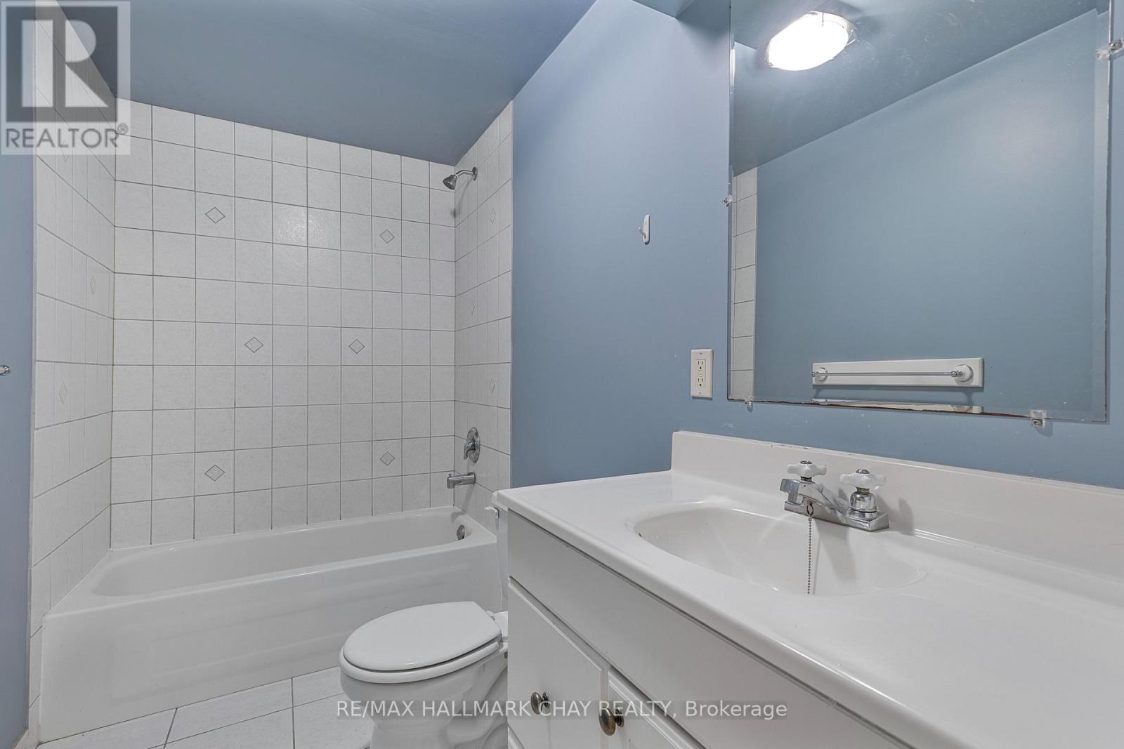 492 Britannia Avenue, Bradford West Gwillimbury, Ontario L3Z 1A7 - Photo 23 - N12616744