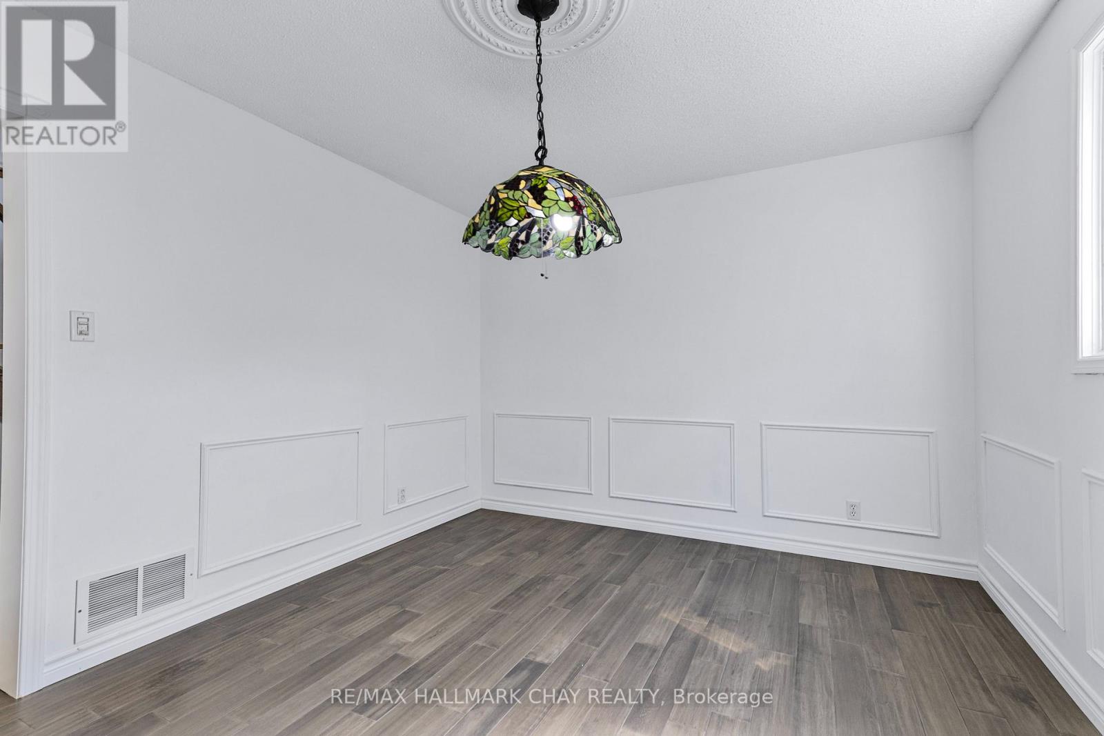 492 Britannia Avenue, Bradford West Gwillimbury, Ontario L3Z 1A7 - Photo 9 - N12616744