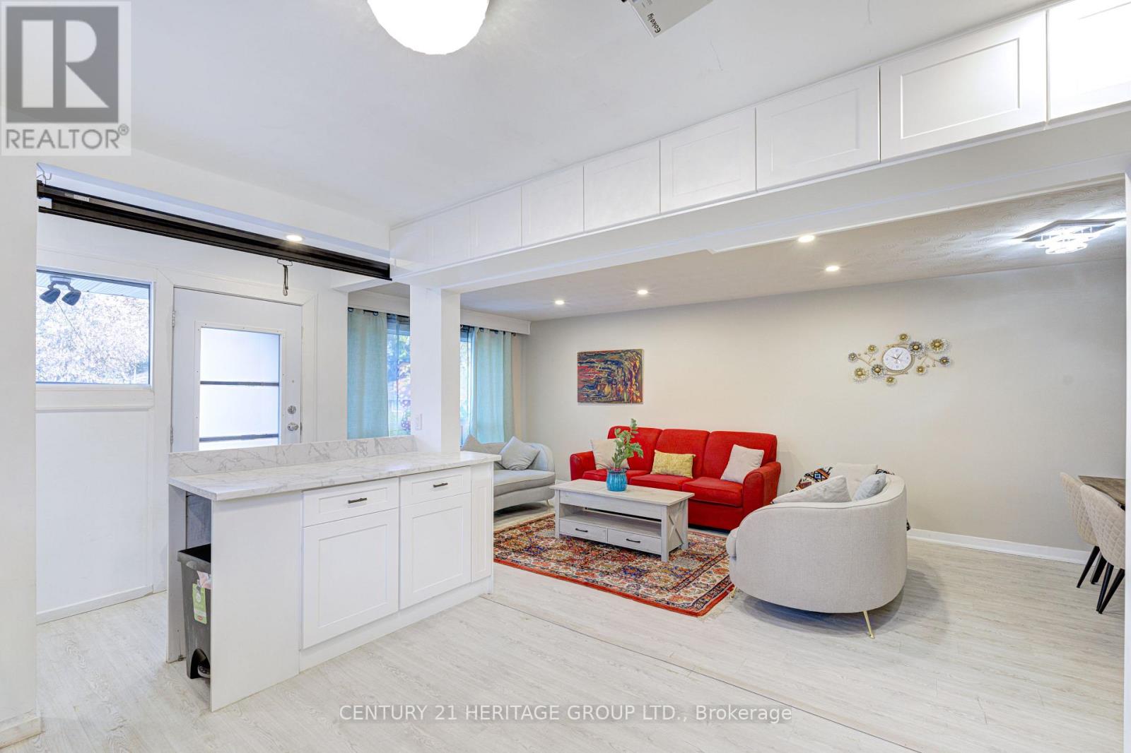 82 Harrison Drive, Newmarket, Ontario L3Y 4P4 - Photo 15 - N12616786