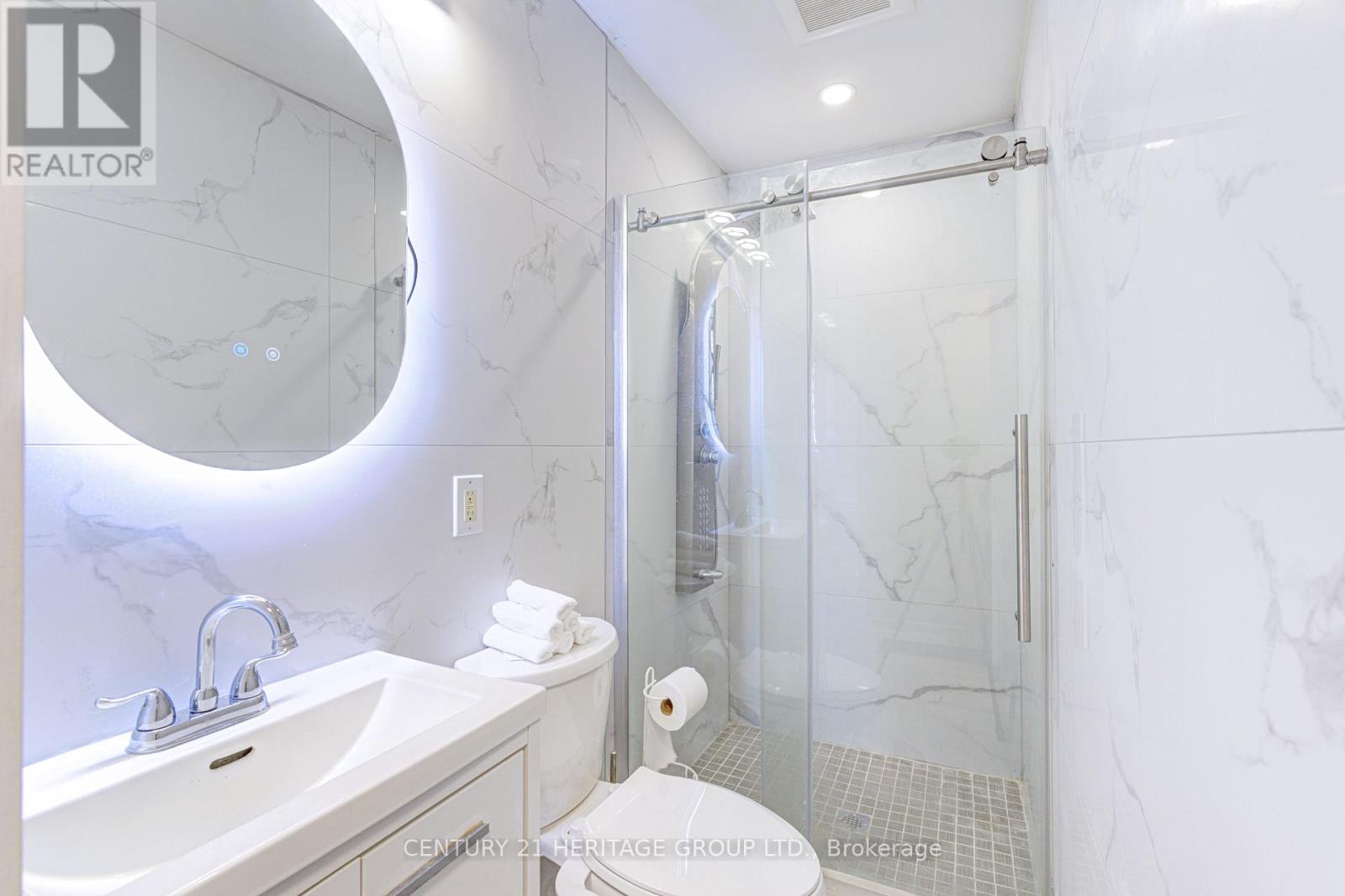 82 Harrison Drive, Newmarket, Ontario L3Y 4P4 - Photo 19 - N12616786