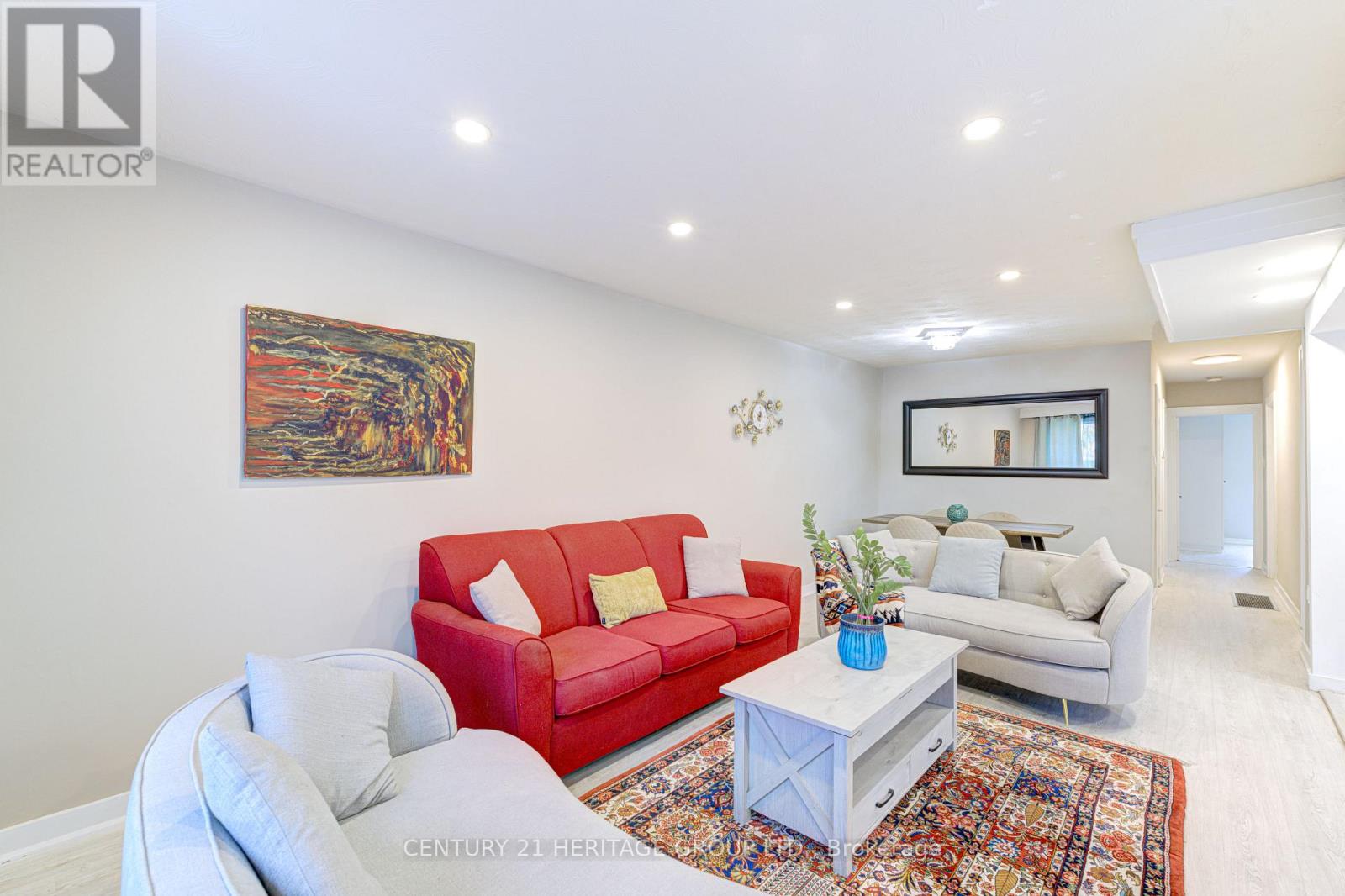 82 Harrison Drive, Newmarket, Ontario L3Y 4P4 - Photo 2 - N12616786