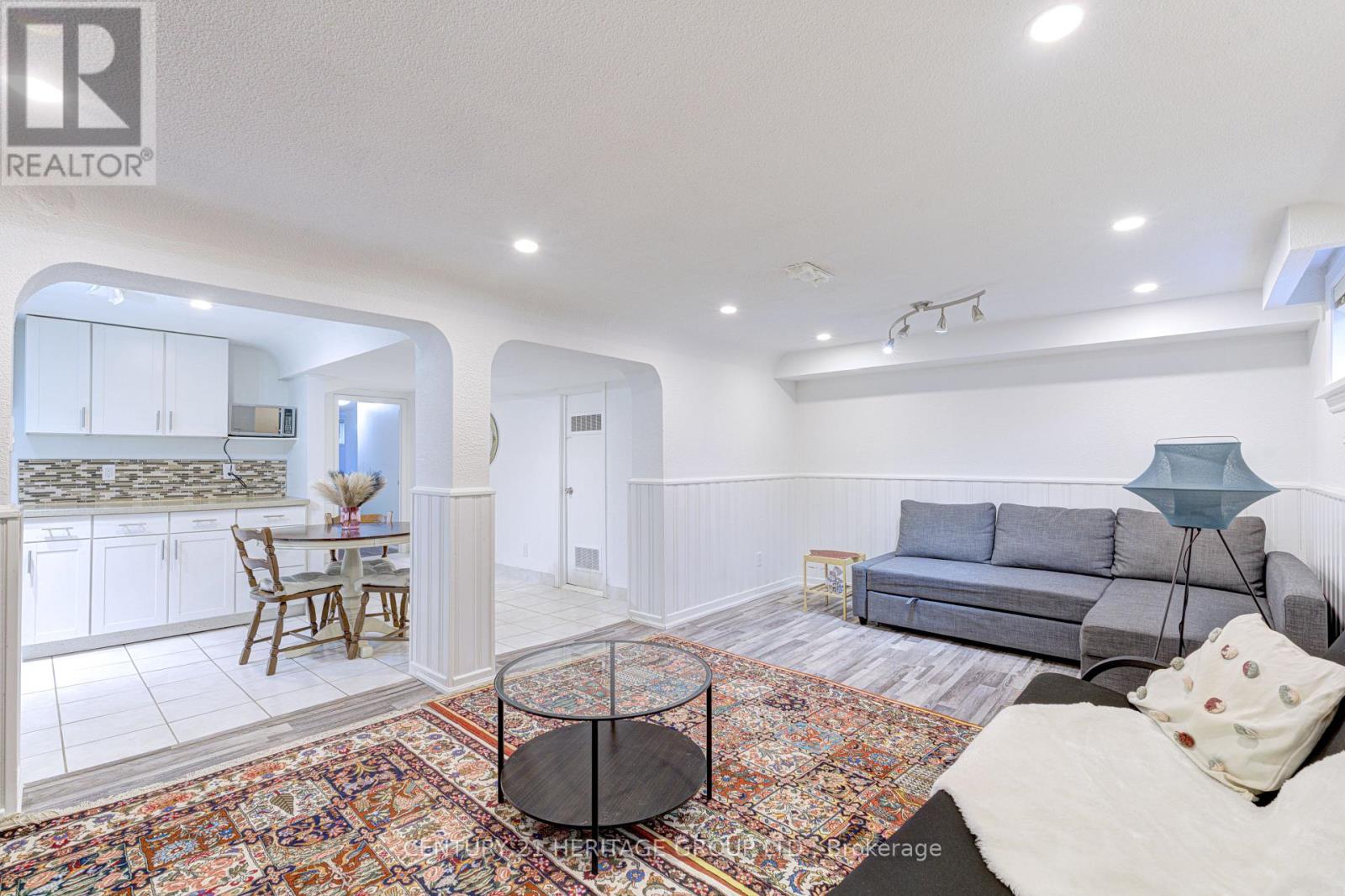 82 Harrison Drive, Newmarket, Ontario L3Y 4P4 - Photo 32 - N12616786