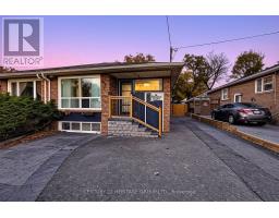 82 HARRISON DRIVE, Newmarket, Ontario