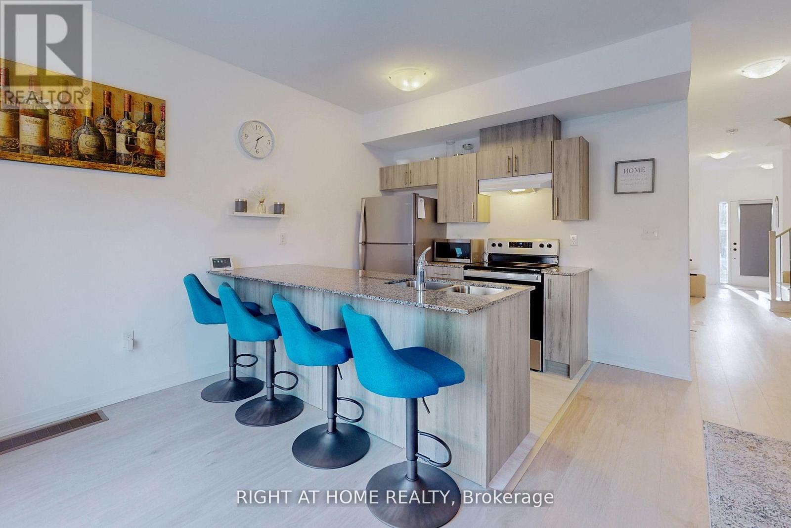 98 Fairlane Avenue, Barrie, Ontario L9J 0M5 - Photo 12 - S12616720