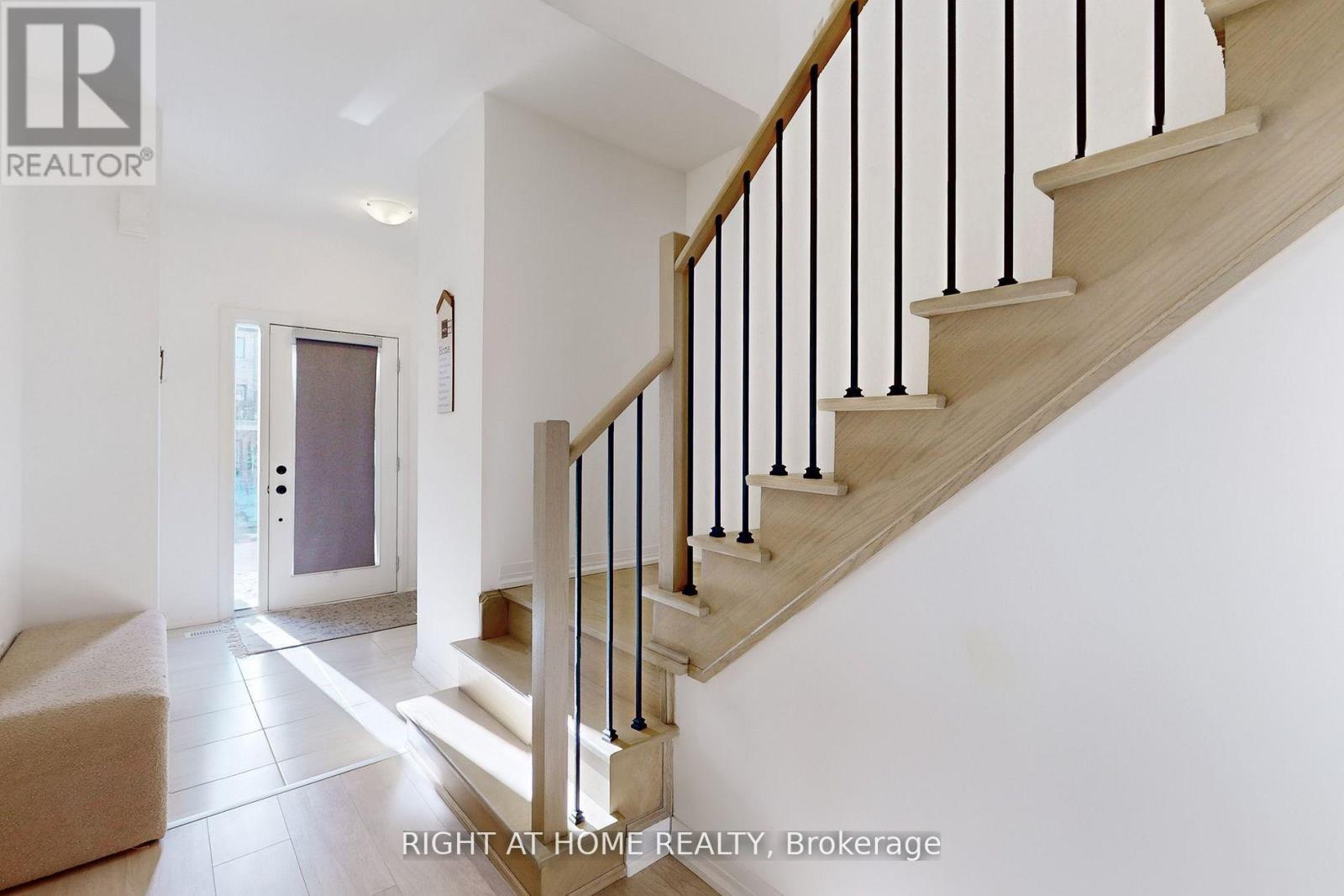 98 Fairlane Avenue, Barrie, Ontario L9J 0M5 - Photo 15 - S12616720