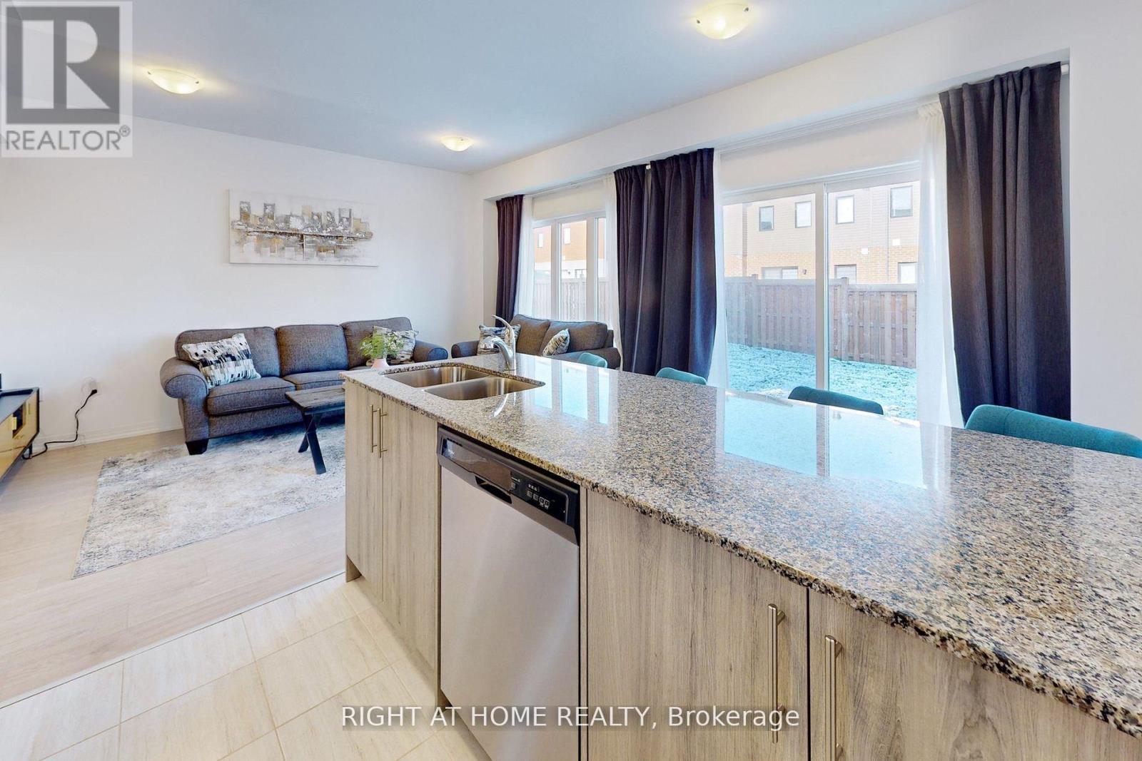 98 Fairlane Avenue, Barrie, Ontario L9J 0M5 - Photo 7 - S12616720