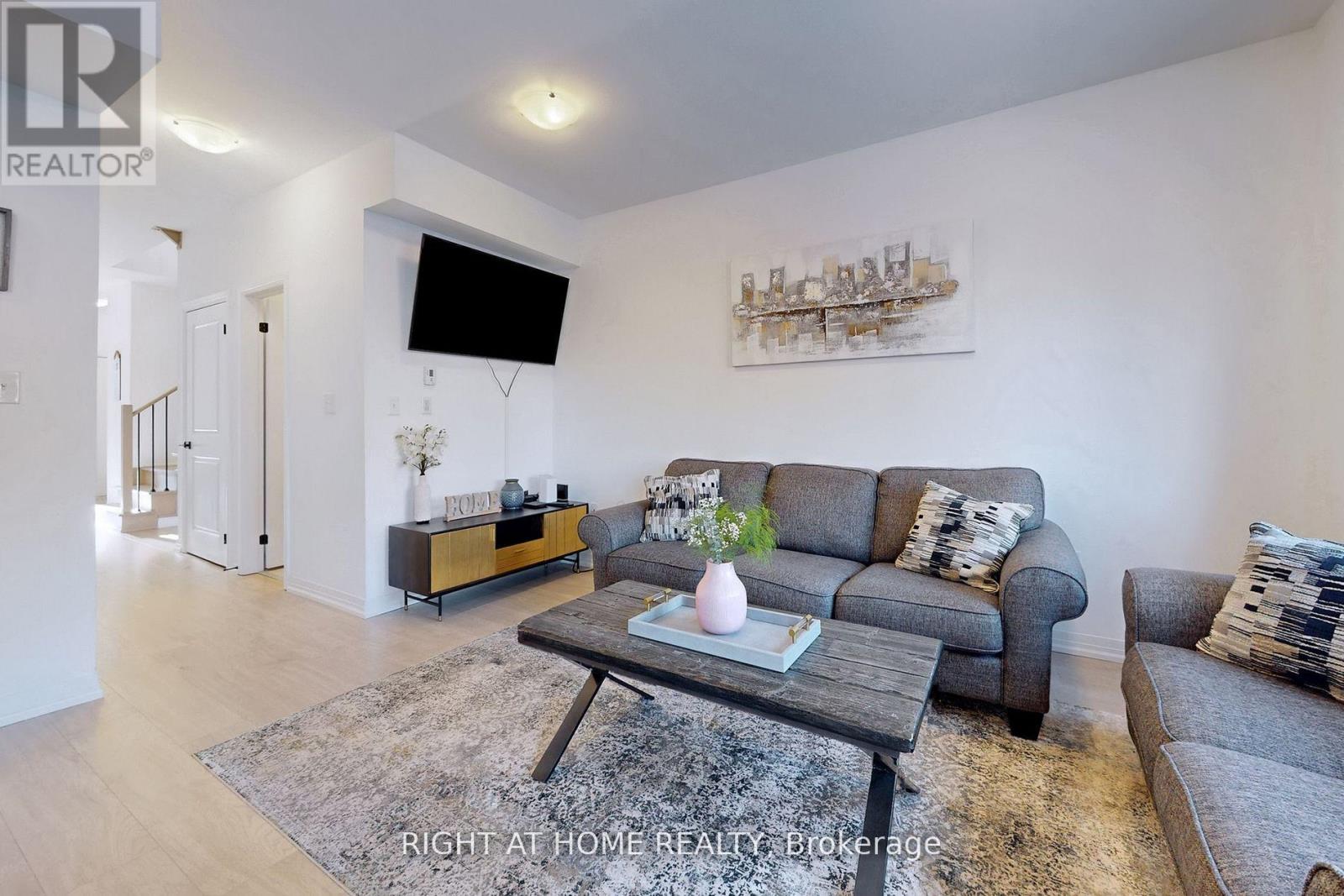 98 Fairlane Avenue, Barrie, Ontario L9J 0M5 - Photo 9 - S12616720