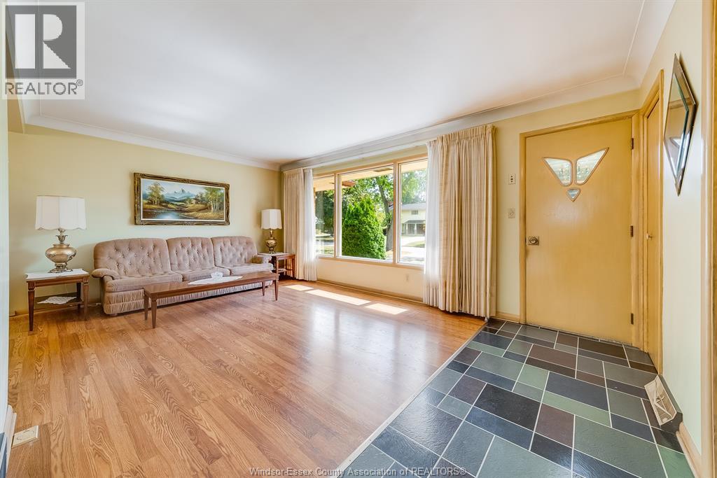 744 Lynn, Windsor, Ontario N9G 1G7 - Photo 4 - 25025193