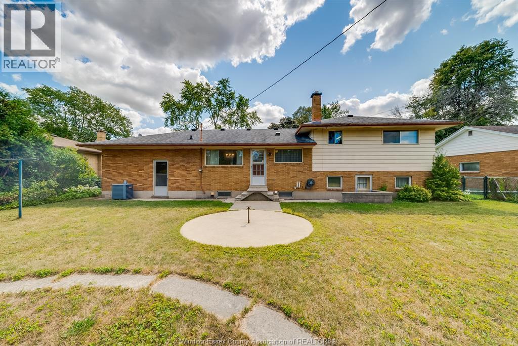 744 Lynn, Windsor, Ontario N9G 1G7 - Photo 1 - 25025193