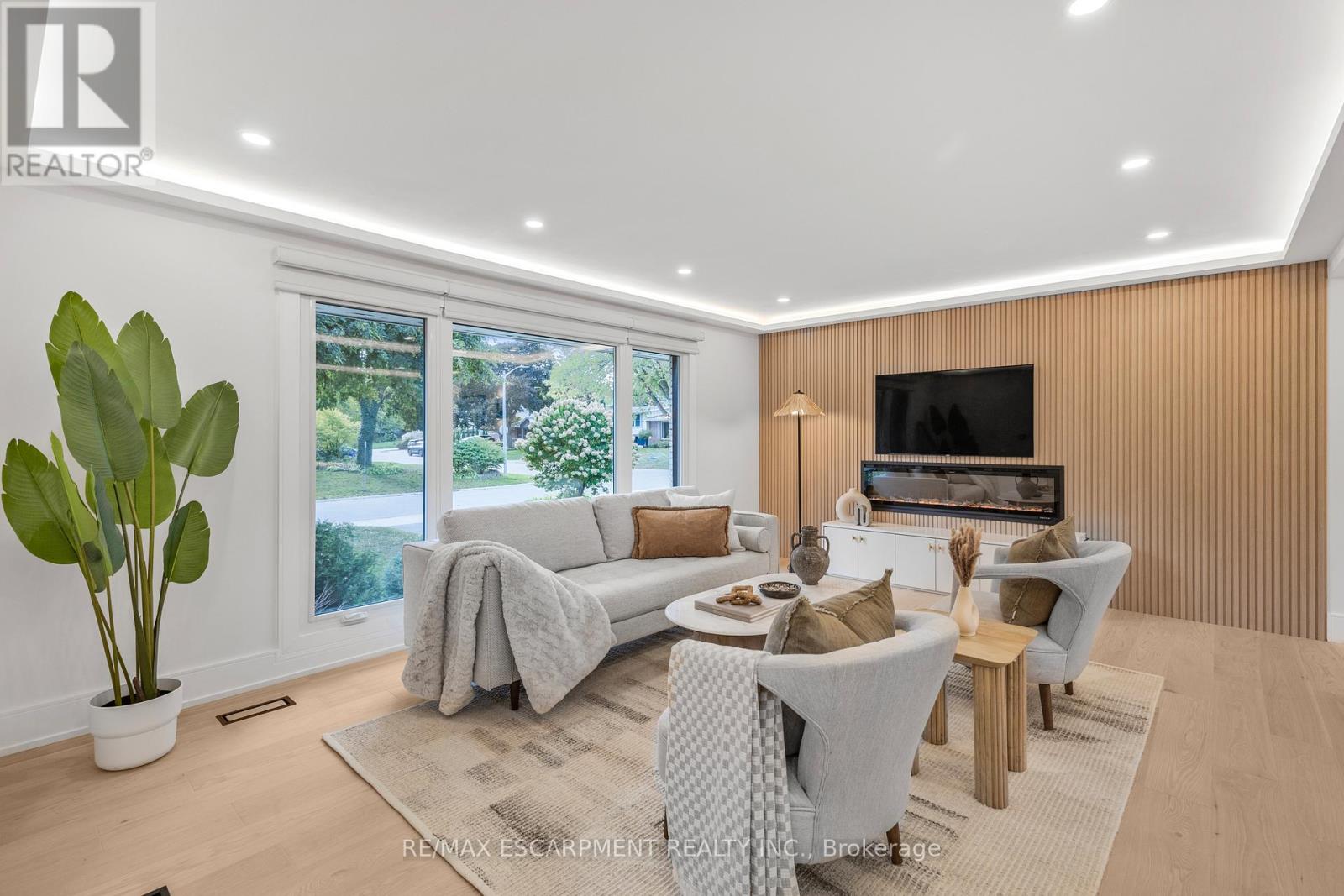 257 Strathcona Drive, Burlington, Ontario  L7L 2C9 - Photo 13 - W12616756