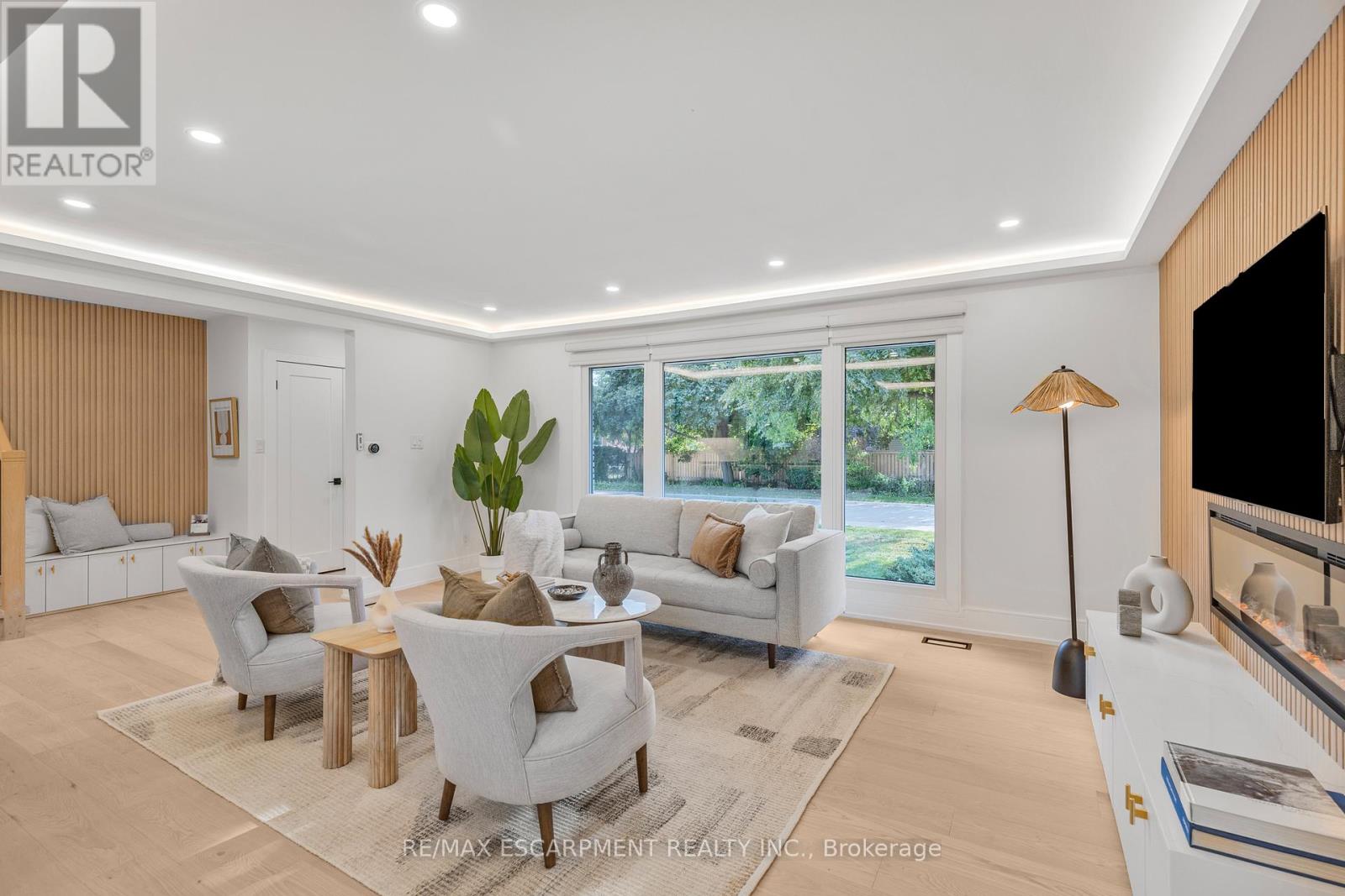 257 Strathcona Drive, Burlington, Ontario  L7L 2C9 - Photo 15 - W12616756