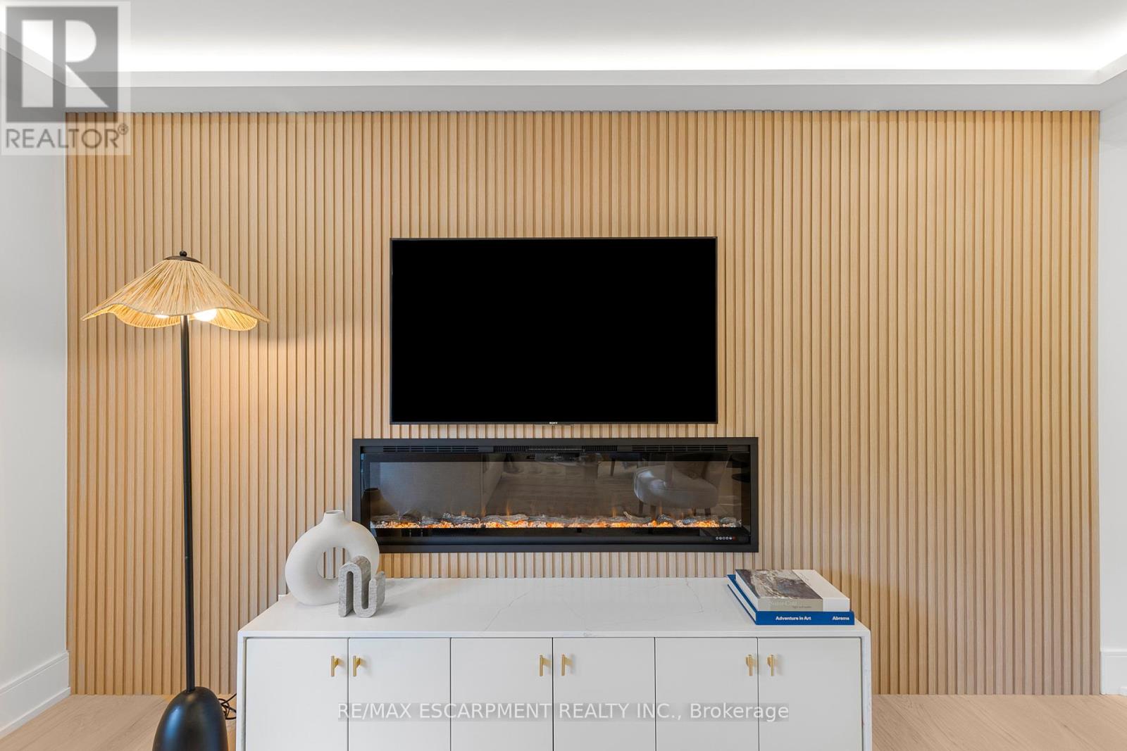 257 Strathcona Drive, Burlington, Ontario  L7L 2C9 - Photo 17 - W12616756