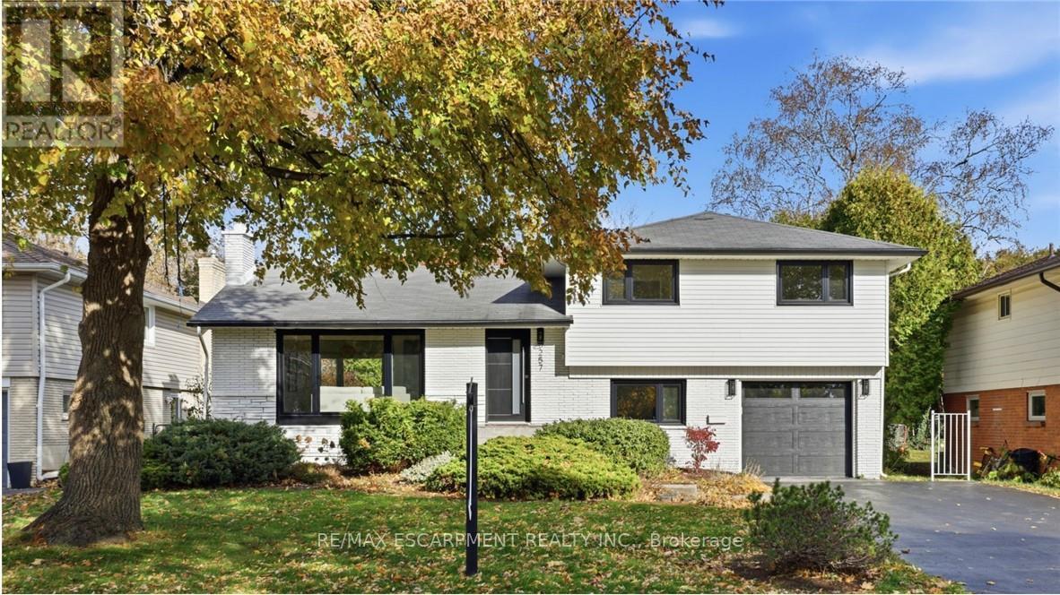 257 Strathcona Drive, Burlington, Ontario  L7L 2C9 - Photo 2 - W12616756