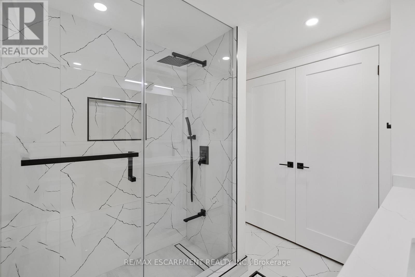 257 Strathcona Drive, Burlington, Ontario  L7L 2C9 - Photo 21 - W12616756