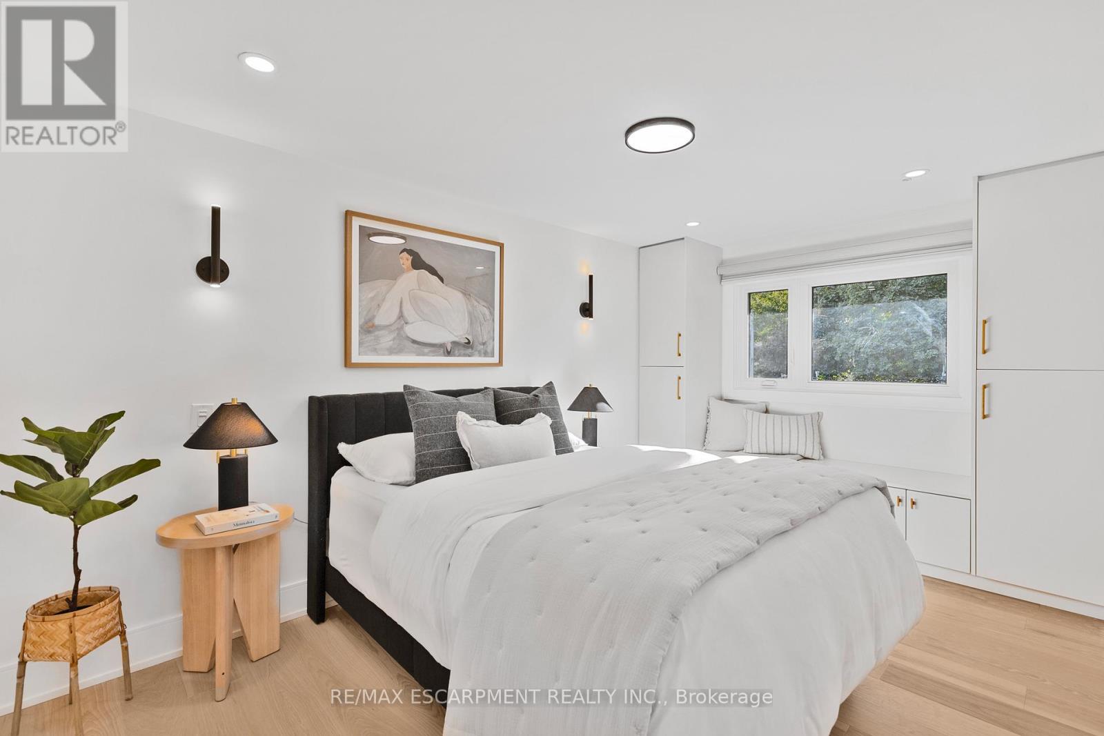 257 Strathcona Drive, Burlington, Ontario  L7L 2C9 - Photo 22 - W12616756