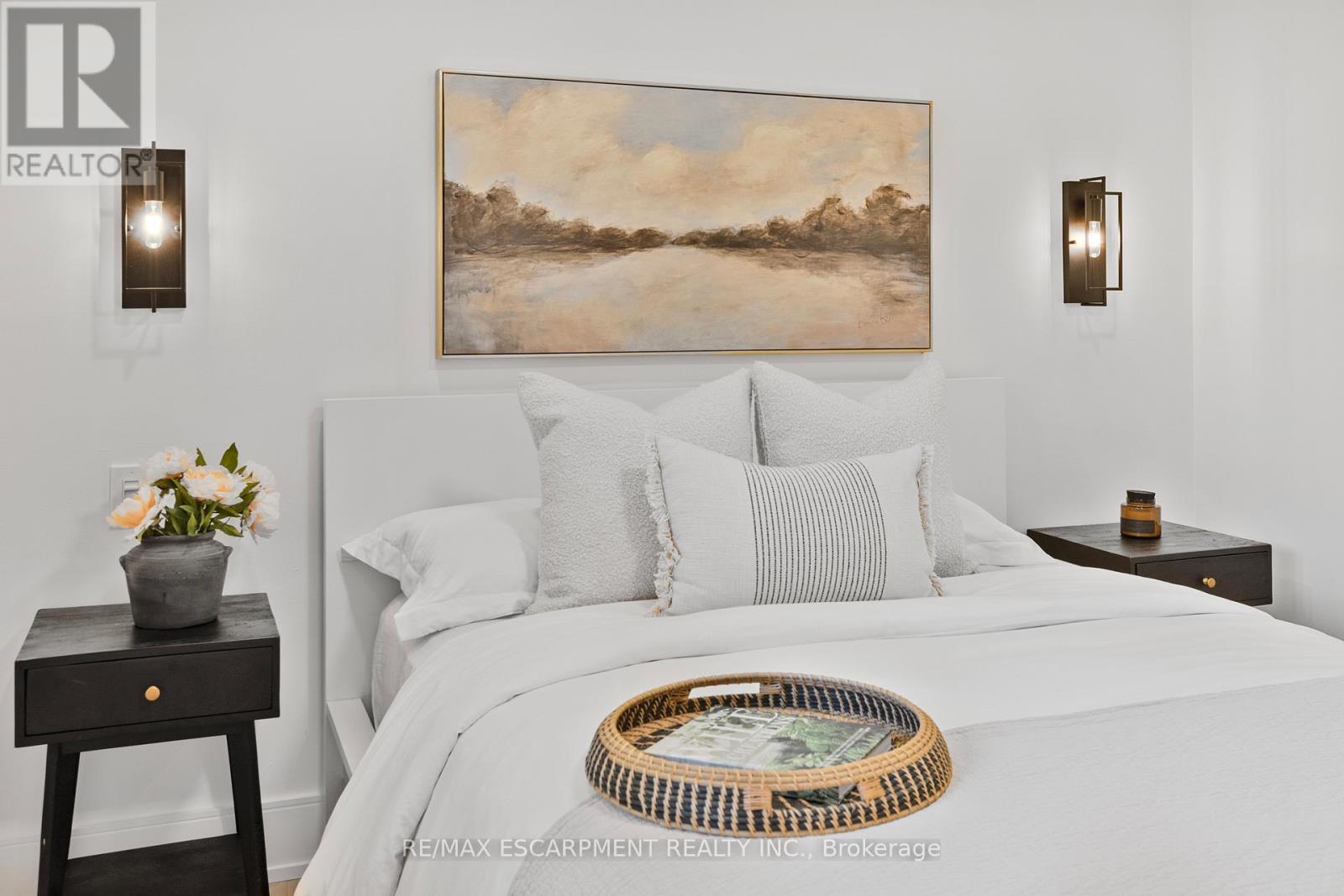 257 Strathcona Drive, Burlington, Ontario  L7L 2C9 - Photo 25 - W12616756