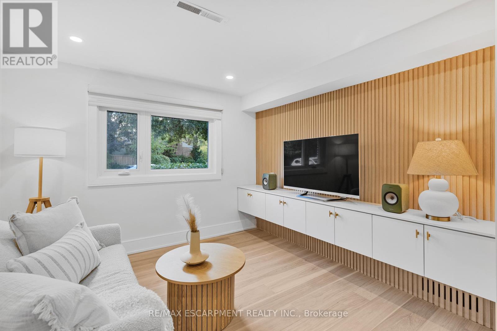 257 Strathcona Drive, Burlington, Ontario  L7L 2C9 - Photo 32 - W12616756