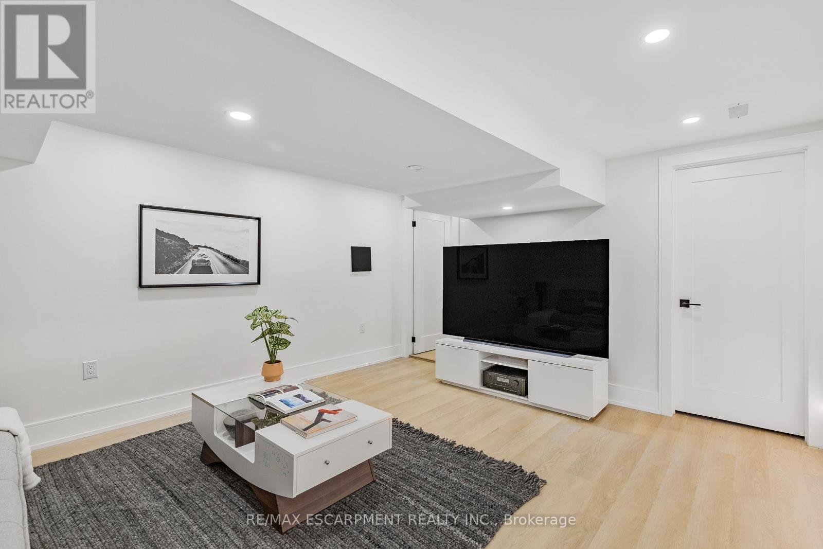 257 Strathcona Drive, Burlington, Ontario  L7L 2C9 - Photo 35 - W12616756