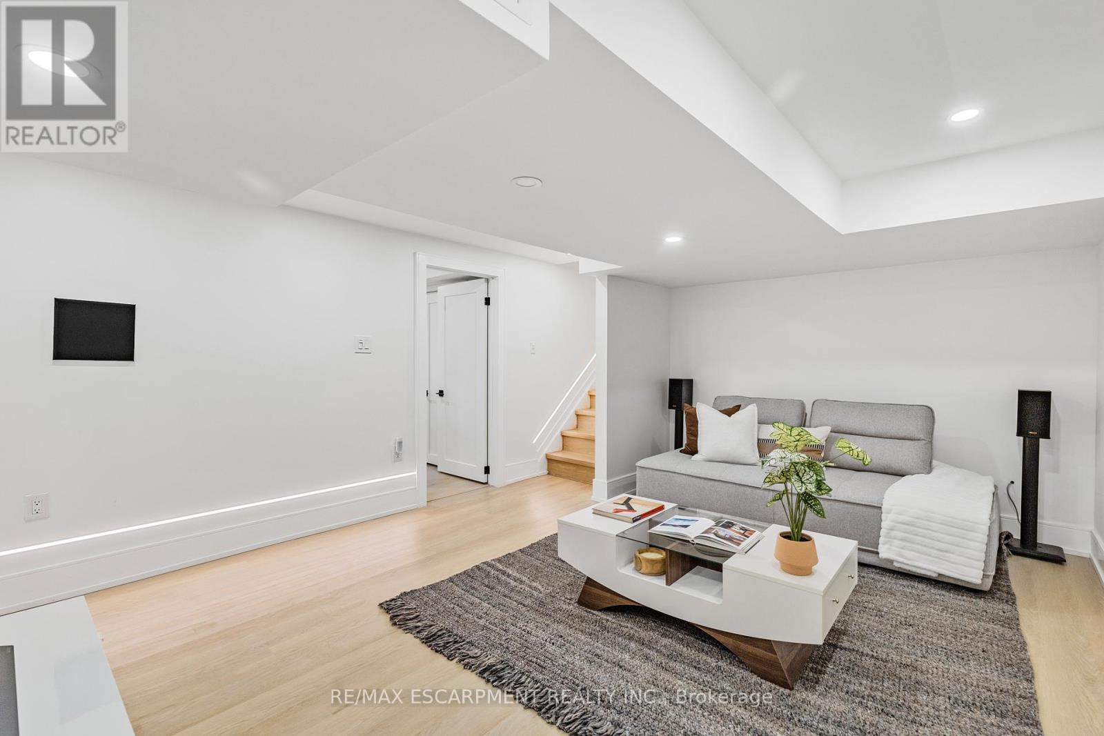 257 Strathcona Drive, Burlington, Ontario  L7L 2C9 - Photo 36 - W12616756