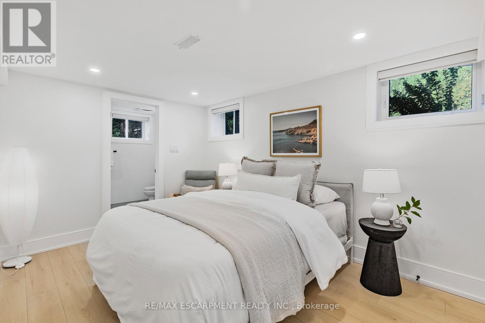 257 Strathcona Drive, Burlington, Ontario  L7L 2C9 - Photo 37 - W12616756