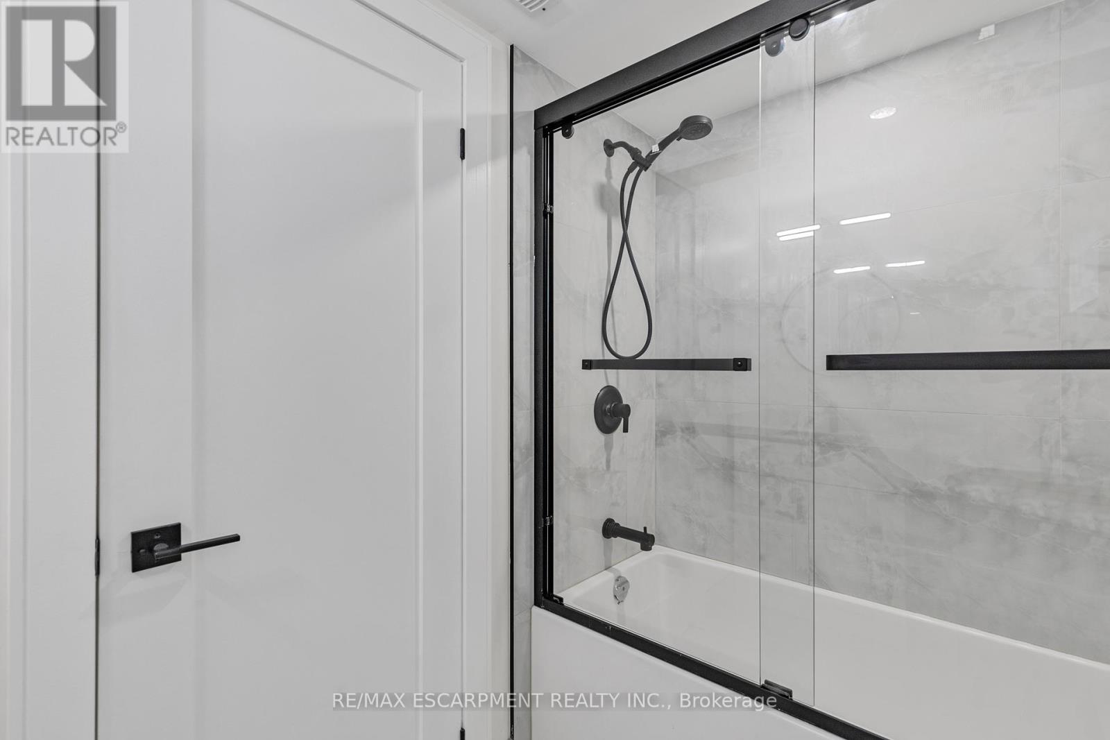 257 Strathcona Drive, Burlington, Ontario  L7L 2C9 - Photo 38 - W12616756