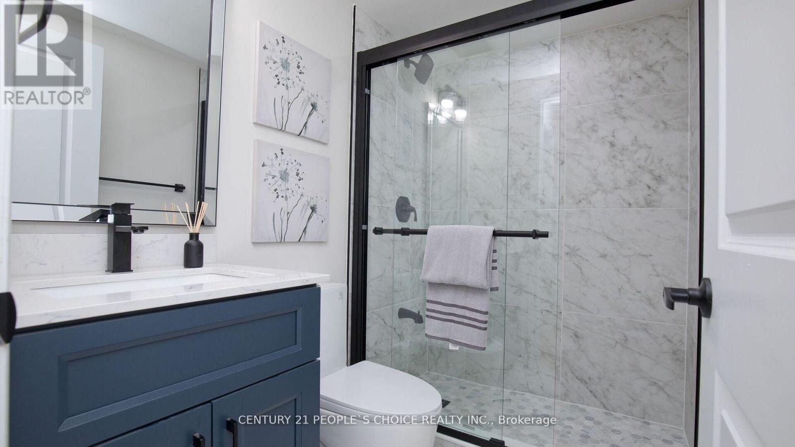 2 Betteridge Lane W, Toronto, Ontario  M9V 4E8 - Photo 10 - W12616814