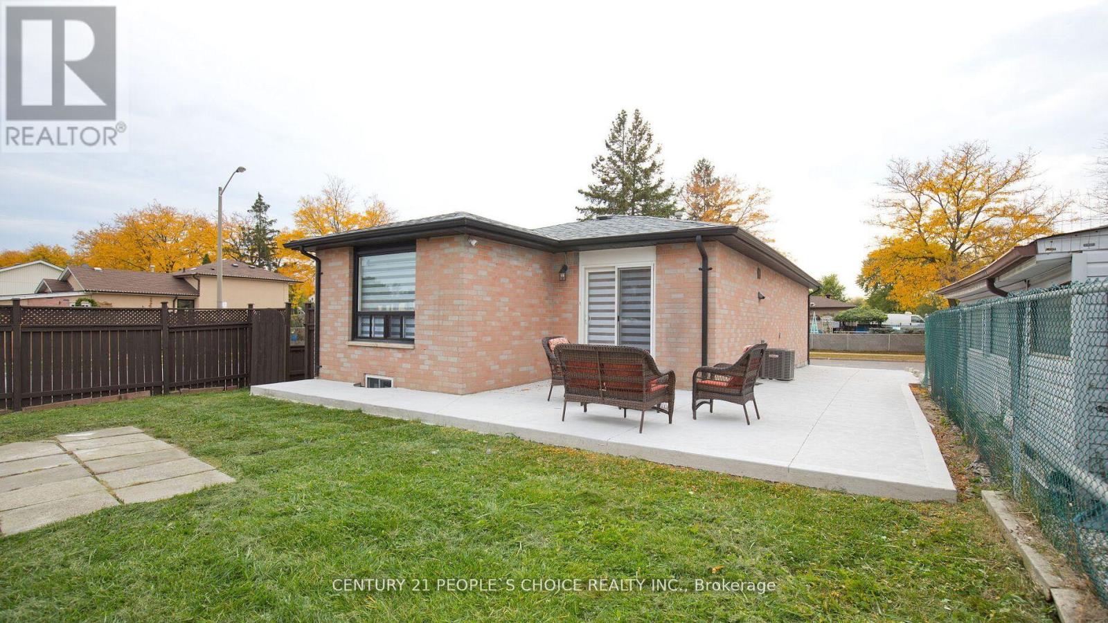 2 Betteridge Lane W, Toronto, Ontario  M9V 4E8 - Photo 15 - W12616814