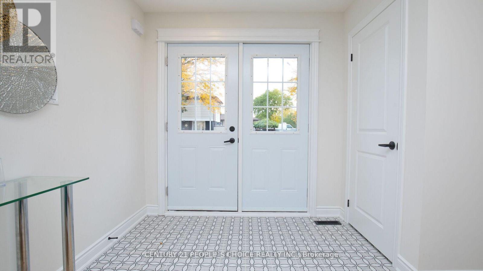 2 Betteridge Lane W, Toronto, Ontario  M9V 4E8 - Photo 3 - W12616814