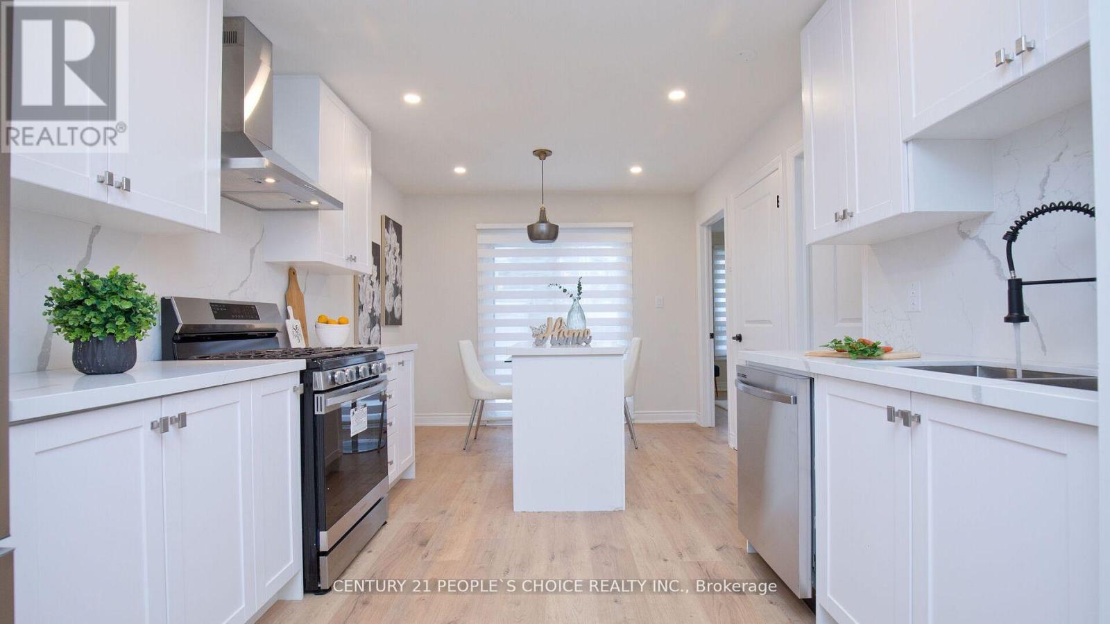 2 Betteridge Lane W, Toronto, Ontario  M9V 4E8 - Photo 4 - W12616814