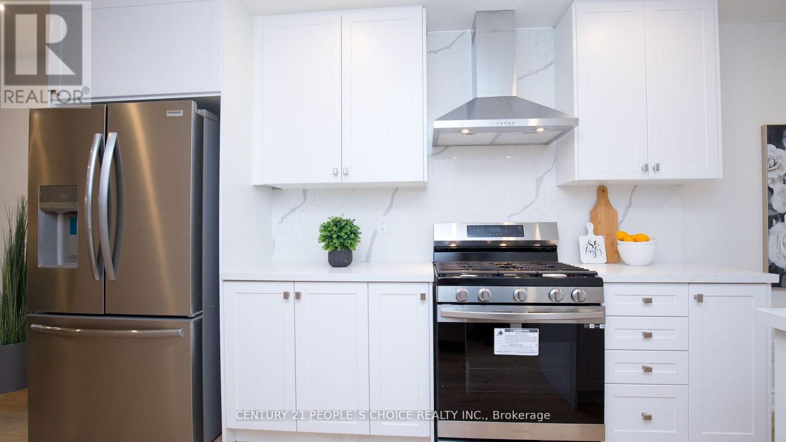 2 Betteridge Lane W, Toronto, Ontario  M9V 4E8 - Photo 5 - W12616814